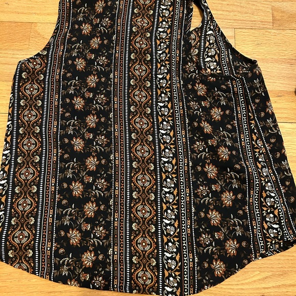 2 Pre-owned women’s tops. - Picture 7 of 7